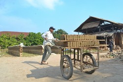 Pengangkut Batu Bata